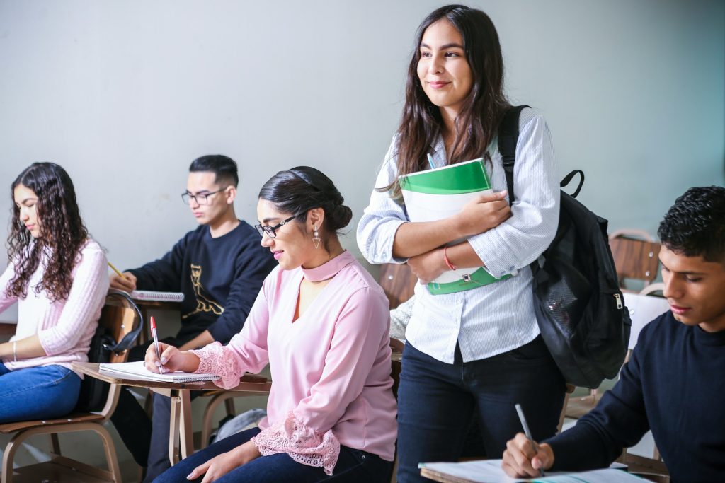 Faites confiance aux cours Thales pour votre prépa concours Avenir et Puissance 11