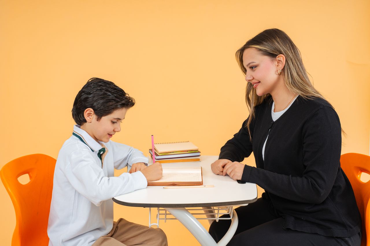 Votre enfant a besoin de soutien scolaire? Rendez-vous sur le site spécialisé omnicours.com
